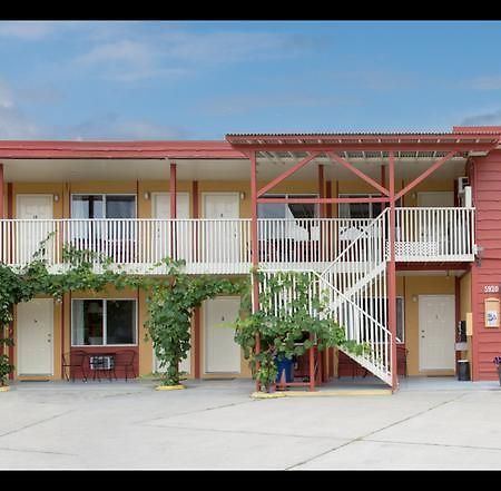 Maple Leaf Motel Inn Towne Osoyoos Eksteriør bilde